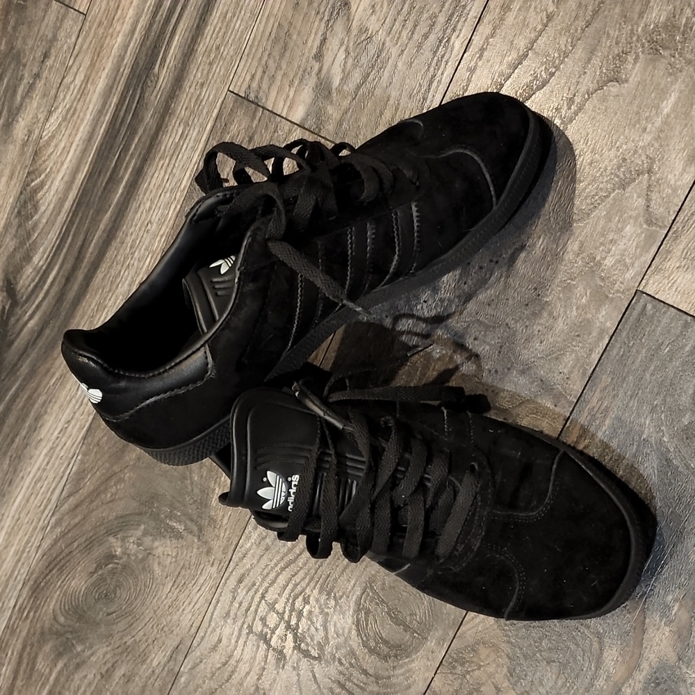 Adidas Gazelle shoes men's size 8.5 black suede!!
